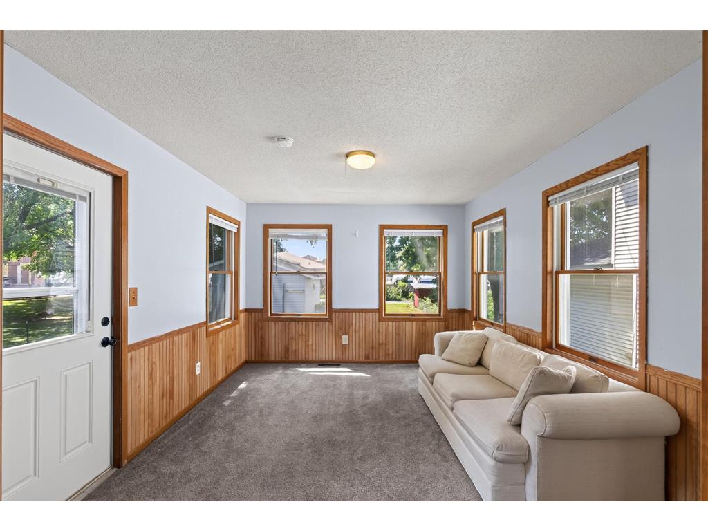 220 N Chestnut Street Belle Plaine MN 56011 7111127 image5