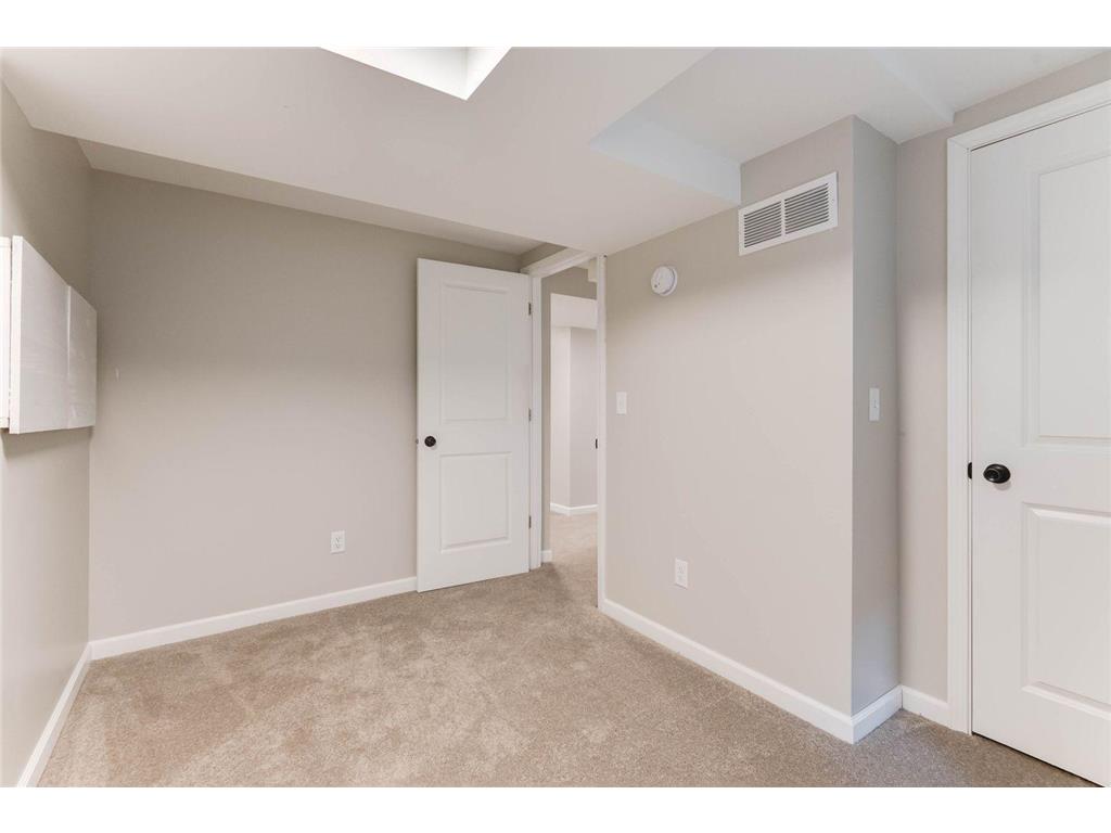 220 W 33rd Street Minneapolis MN 55408 6824747 image24