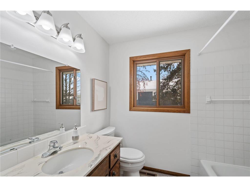 2200 74th Avenue N Brooklyn Park MN 55444 7011324 image23