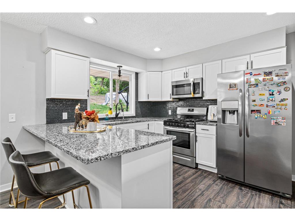 2200 Horizon Road Burnsville MN 55337 6743802 image1