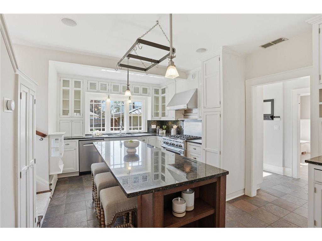 2200 Kenwood Parkway Minneapolis MN 55405 7088858 image12