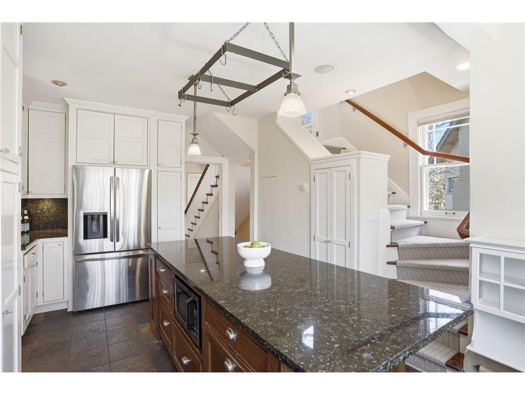 2200 Kenwood Parkway Minneapolis MN 55405 7088858 image14