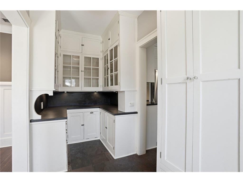 2200 Kenwood Parkway Minneapolis MN 55405 7088858 image16