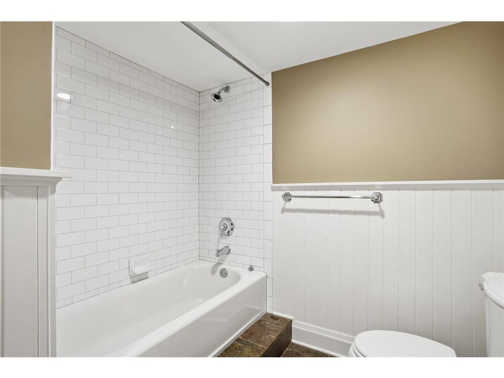 2200 Kenwood Parkway Minneapolis MN 55405 7088858 image38