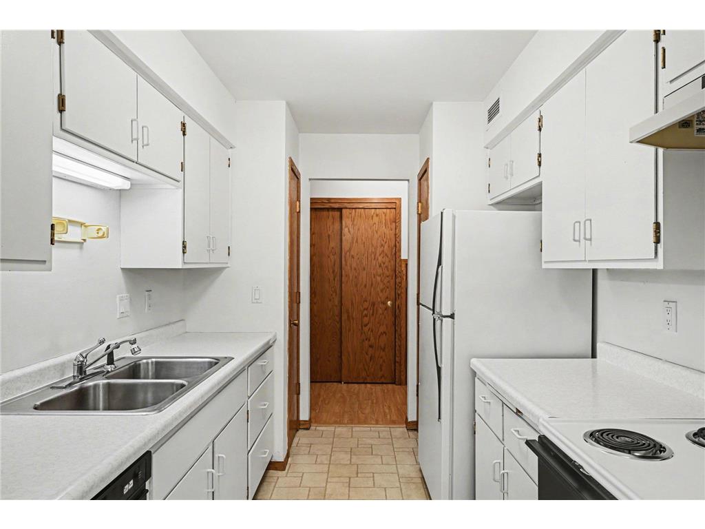 2200 Midland Grove Road #310 Roseville MN 55113 7049898 image15