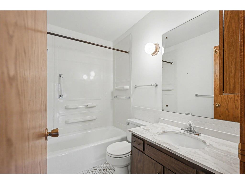 2200 Midland Grove Road #310 Roseville MN 55113 7049898 image18