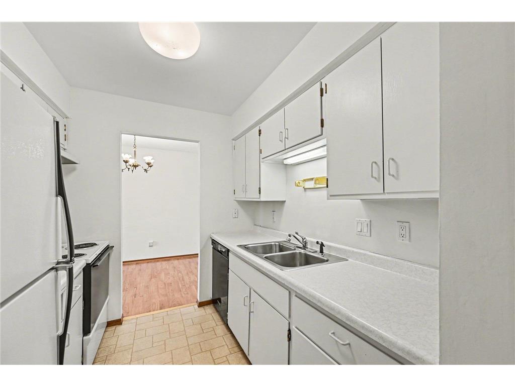 2200 Midland Grove Road #310 Roseville MN 55113 7049898 image9