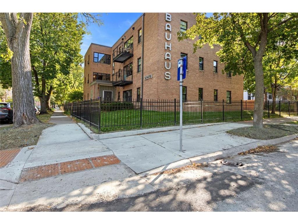 2201 3rd Avenue S #206 Minneapolis MN 55404 6557235 image1