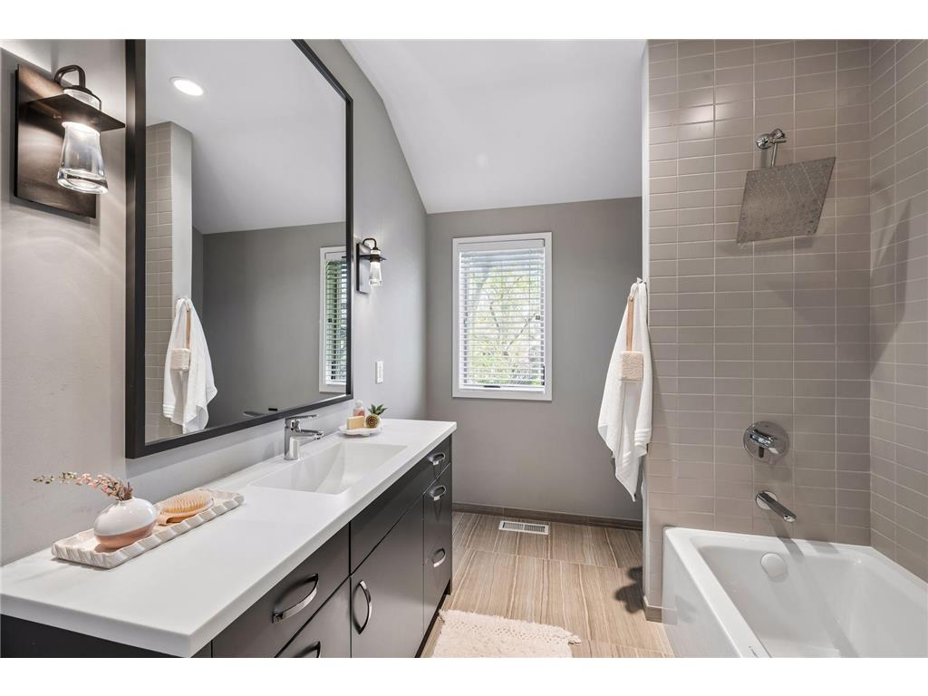 2201 Isengard Street Minnetonka MN 55305 7071080 image40