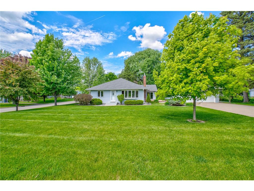 2201 Roselawn Avenue W Roseville MN 55113 7060844 image1