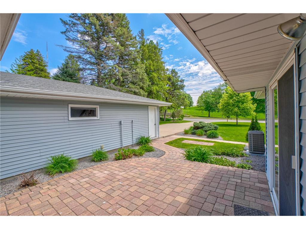 2201 Roselawn Avenue W Roseville MN 55113 7060844 image10