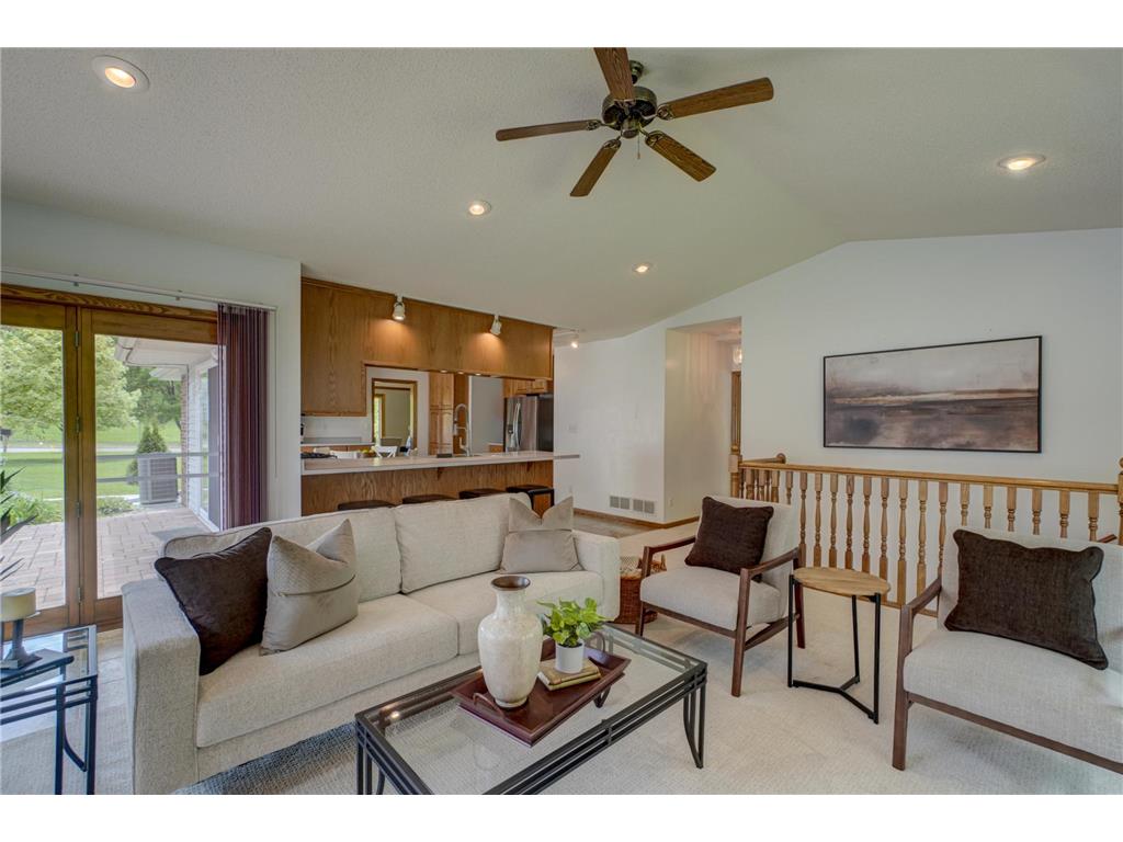 2201 Roselawn Avenue W Roseville MN 55113 7060844 image12