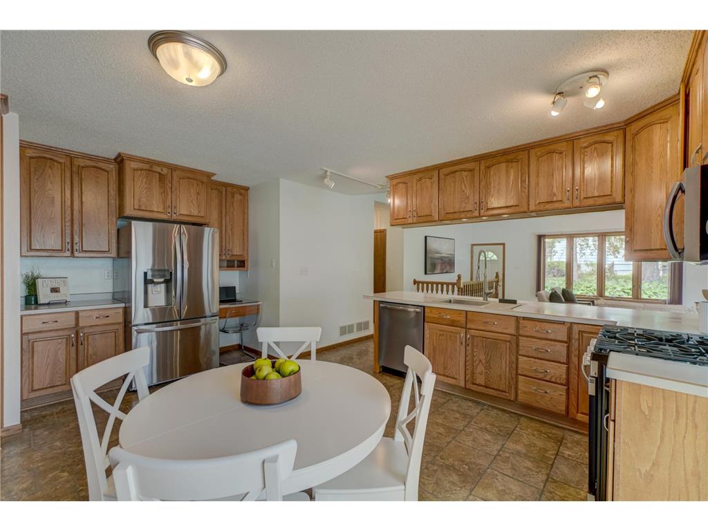 2201 Roselawn Avenue W Roseville MN 55113 7060844 image14