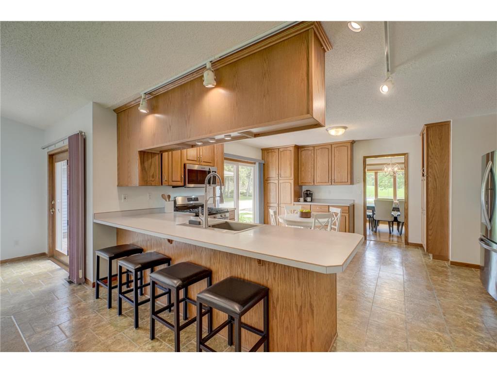 2201 Roselawn Avenue W Roseville MN 55113 7060844 image15