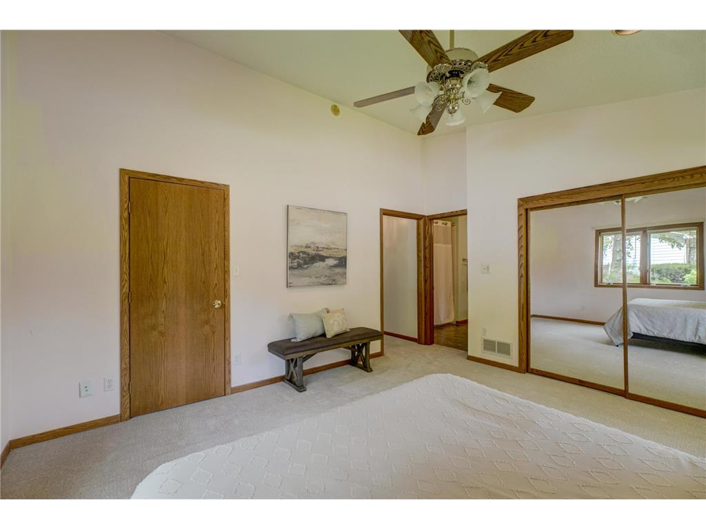 2201 Roselawn Avenue W Roseville MN 55113 7060844 image19