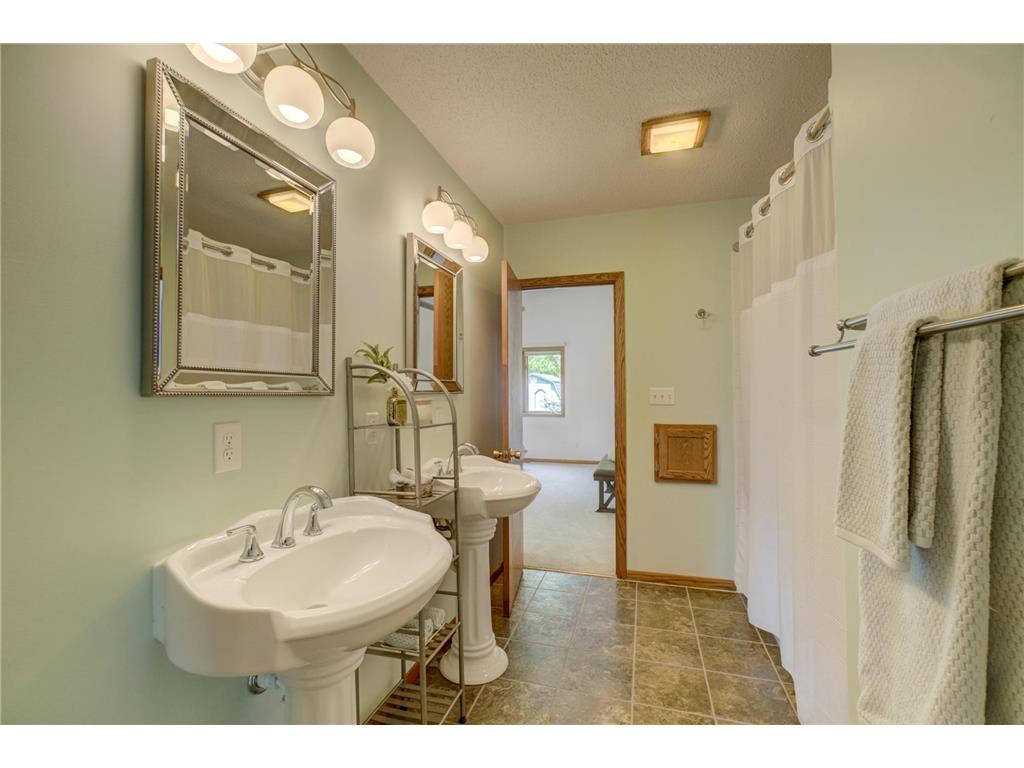 2201 Roselawn Avenue W Roseville MN 55113 7060844 image20