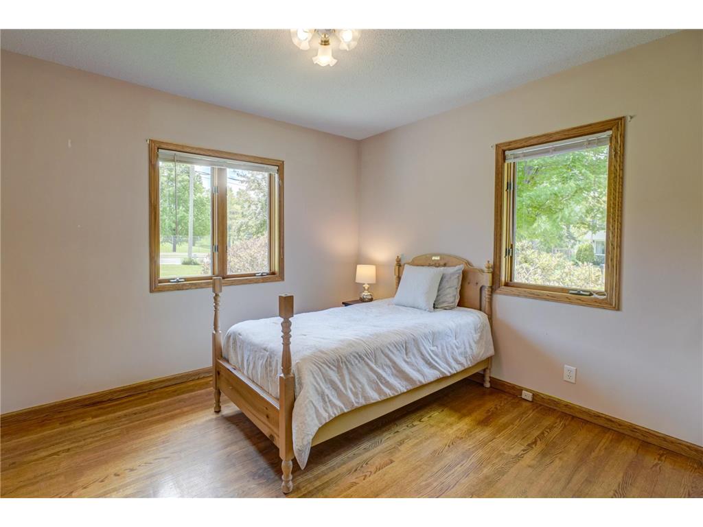 2201 Roselawn Avenue W Roseville MN 55113 7060844 image21
