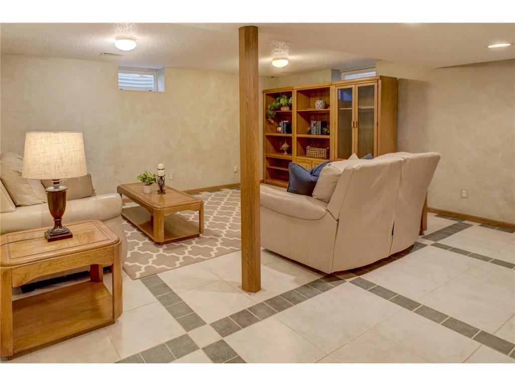 2201 Roselawn Avenue W Roseville MN 55113 7060844 image22