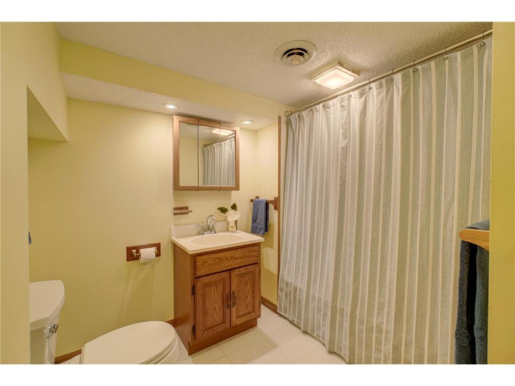 2201 Roselawn Avenue W Roseville MN 55113 7060844 image24