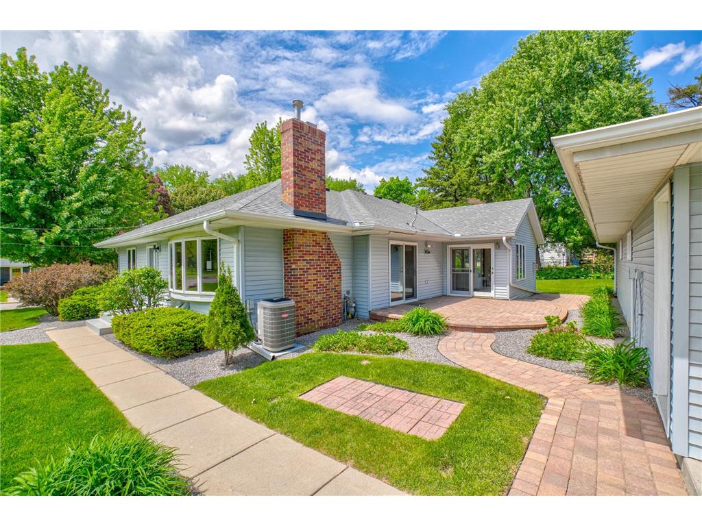 2201 Roselawn Avenue W Roseville MN 55113 7060844 image3