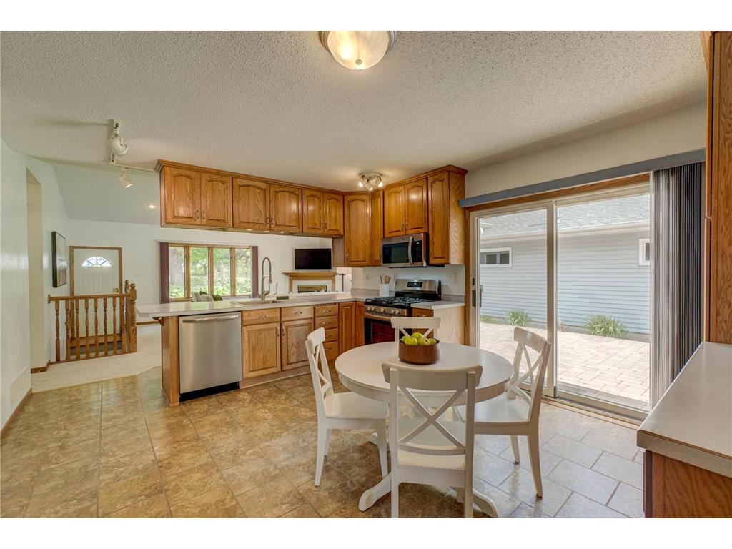 2201 Roselawn Avenue W Roseville MN 55113 7060844 image6