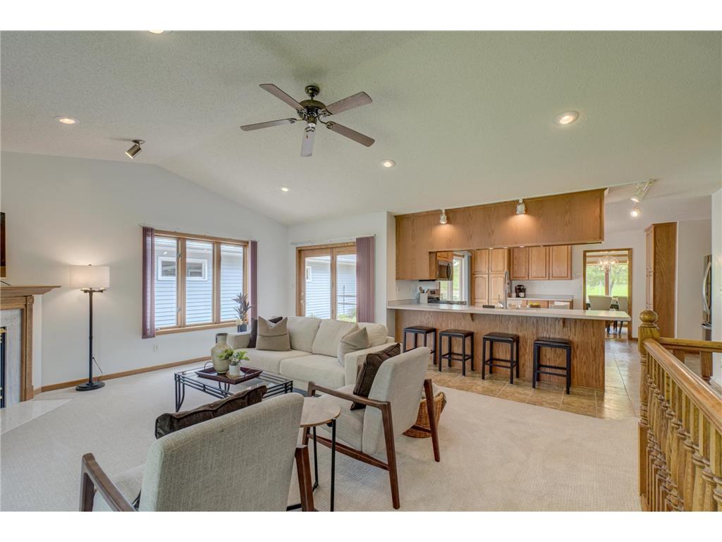 2201 Roselawn Avenue W Roseville MN 55113 7060844 image8