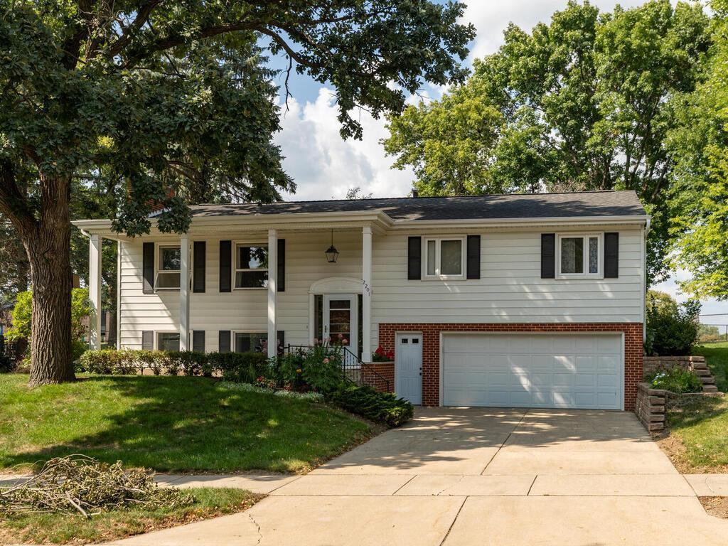 2201 Viking Drive NW, Rochester, MN 55901 MLS 6087027 Edina Realty