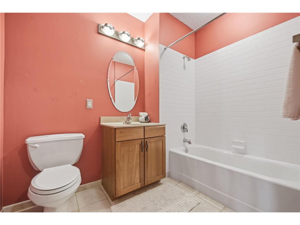 2201 Village Lane #A204 Bloomington MN 55431 7078403 image26