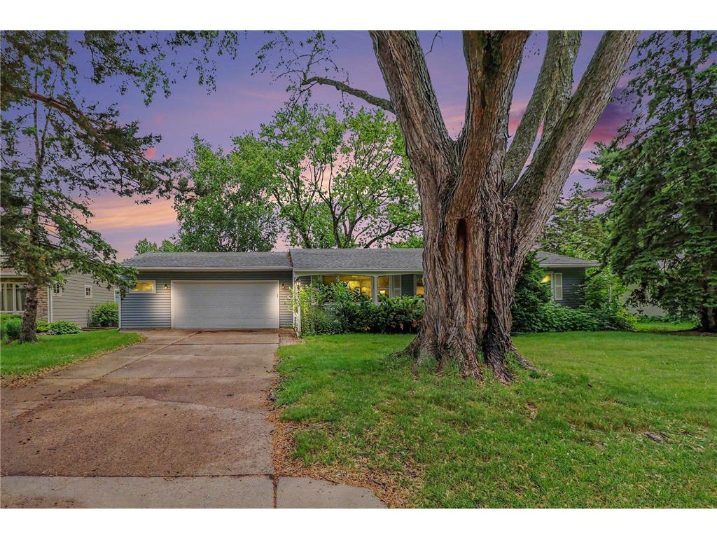2203 Lakeaires Boulevard White Bear Lake MN 55110 7094090 image1