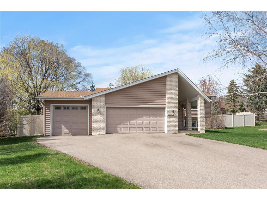 2204 Connelly Circle Burnsville MN 55337 6364081 image1