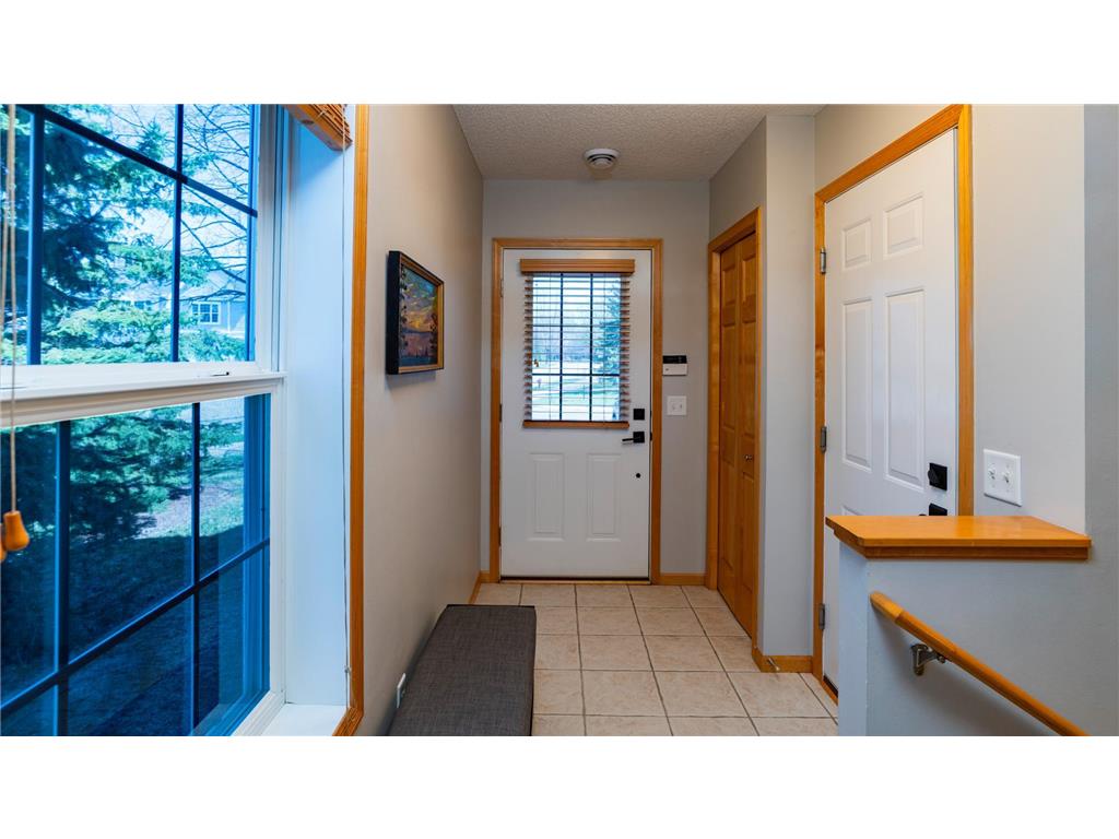 2204 Saint Johns Circle Woodbury MN 55129 7055956 image3