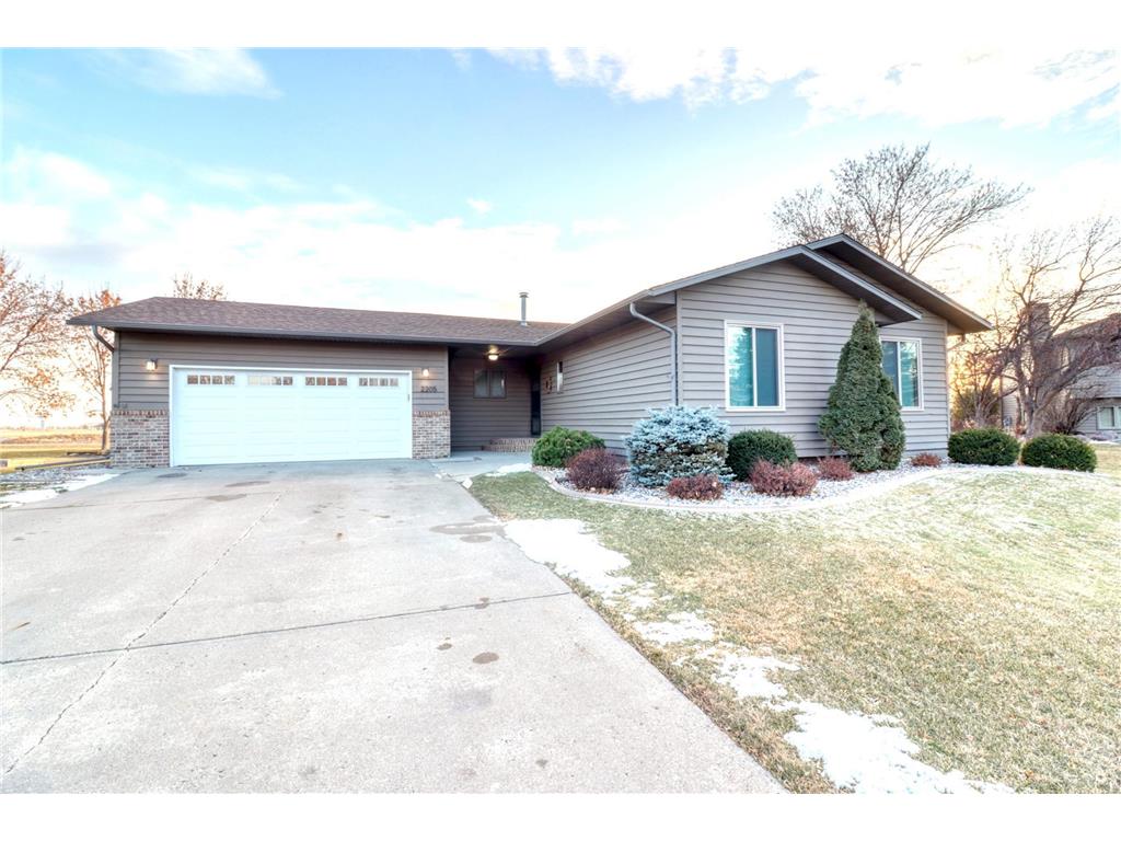 2205 33rd Avenue S, Moorhead, MN, 56560 MLS 6466081 Edina Realty