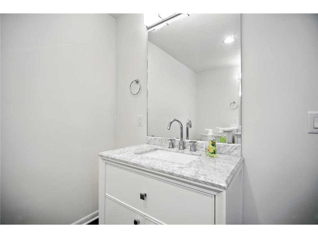 2207 5th Avenue NW Austin MN 55912 6779316 image27