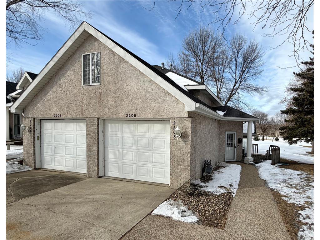2208 10th Avenue SE Willmar MN 56201 7016030 image1