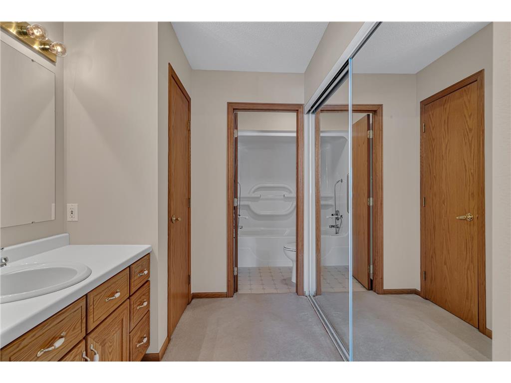 2208 10th Avenue SE Willmar MN 56201 7016030 image11