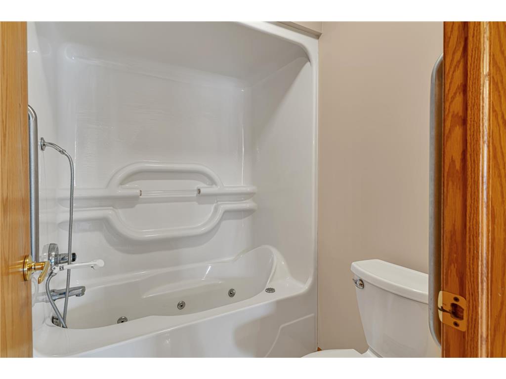 2208 10th Avenue SE Willmar MN 56201 7016030 image13