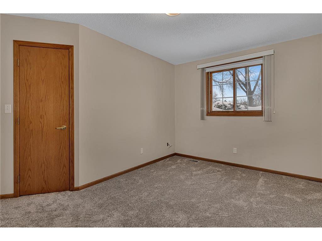 2208 10th Avenue SE Willmar MN 56201 7016030 image17