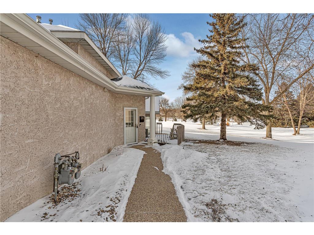 2208 10th Avenue SE Willmar MN 56201 7016030 image4