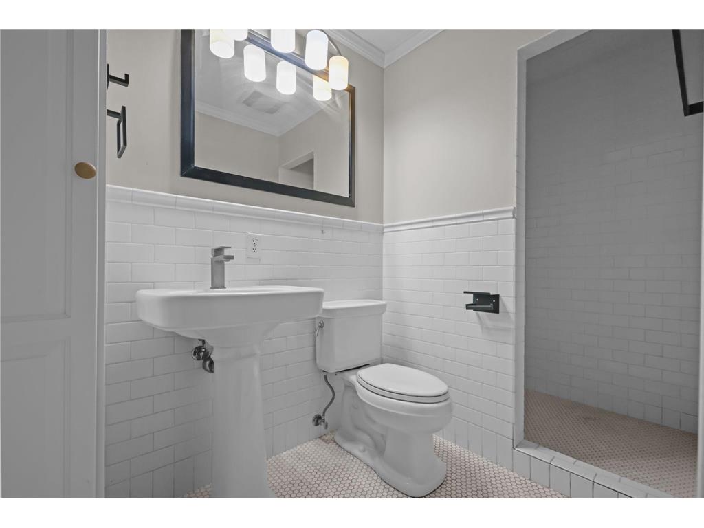 2209 Aldrich Avenue S Minneapolis MN 55405 7038532 image9