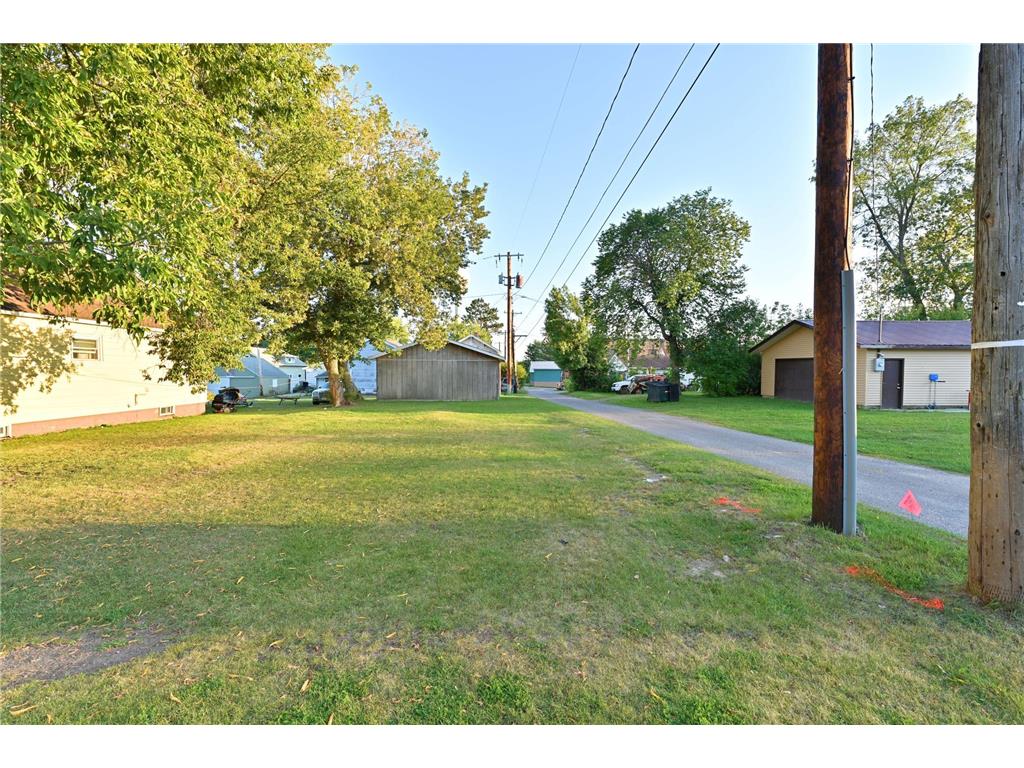 221 2nd Avenue Calumet MN 55716 7068349 image1