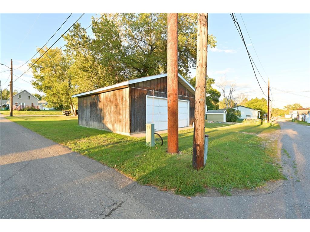 221 2nd Avenue Calumet MN 55716 7068349 image10