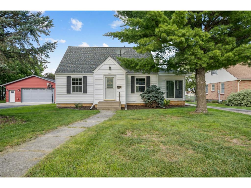 221 7th Avenue SE Waseca MN 56093 6780638 image1