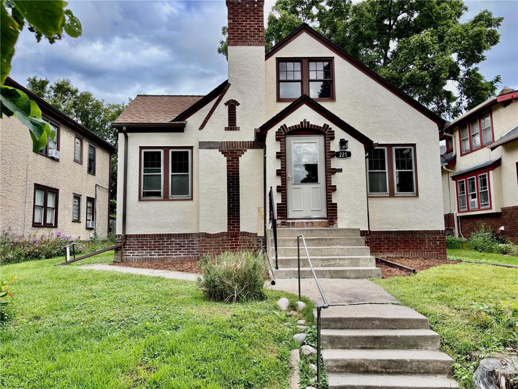 221 Cedar Lake Road N Minneapolis MN 55405 6796816 image1