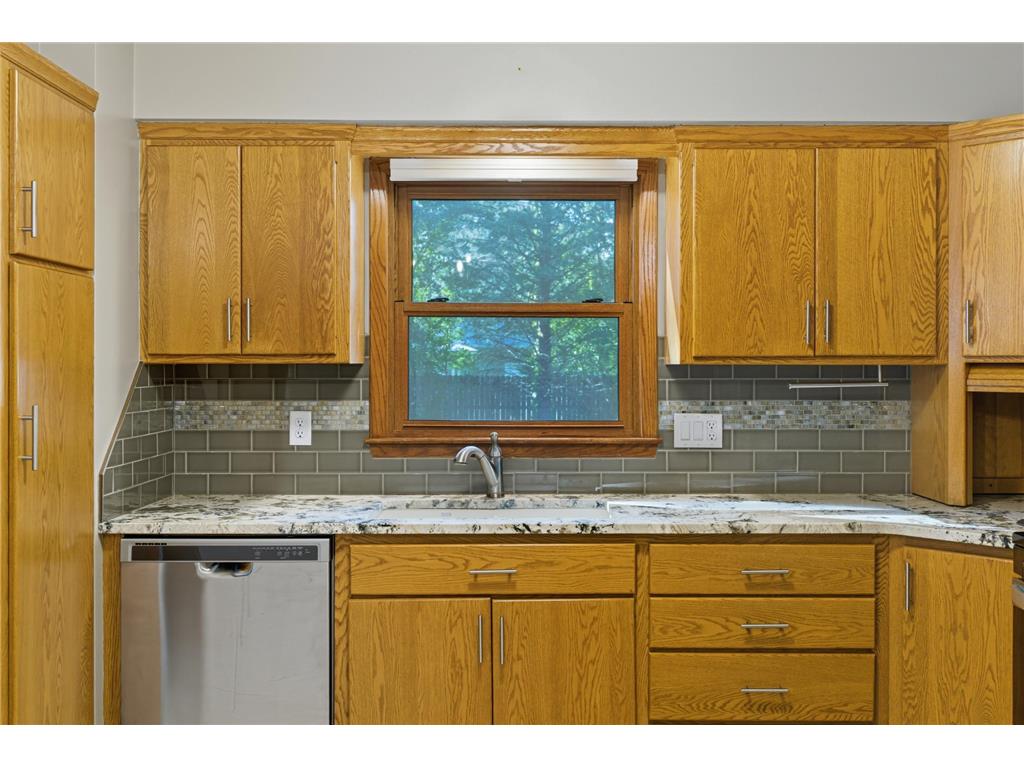 221 Crestwood Drive North Mankato MN 56003 6798015 image3