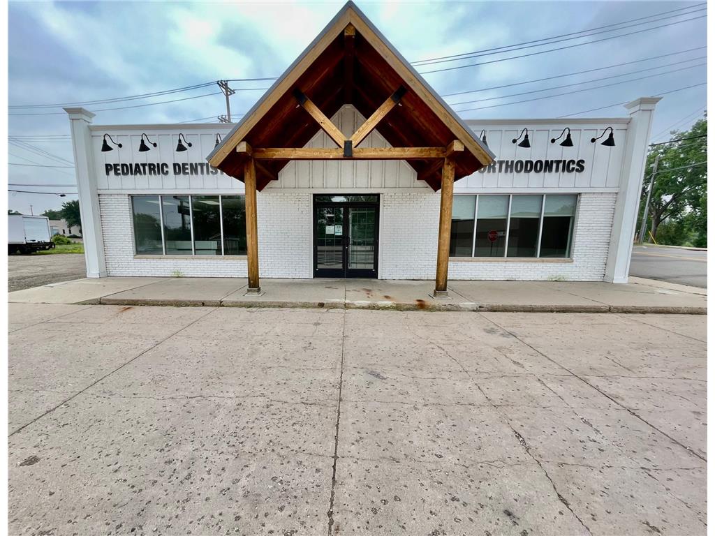 221 E Lincoln Avenue Fergus Falls MN 56537 6504803 image1