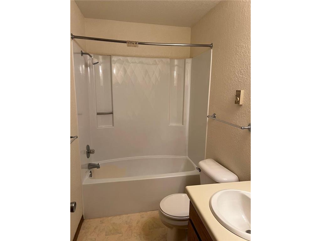 221 Grand Avenue W #104 South Saint Paul MN 55075 7028487 image8