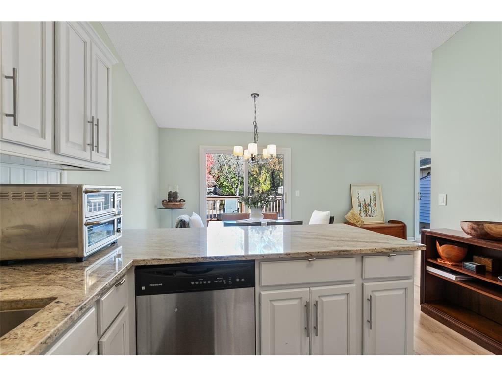 221 River Woods Lane Burnsville MN 55337 6794554 image2