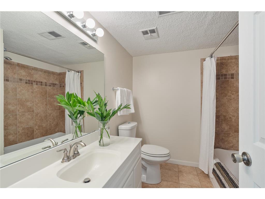 221 River Woods Lane Burnsville MN 55337 6794554 image9