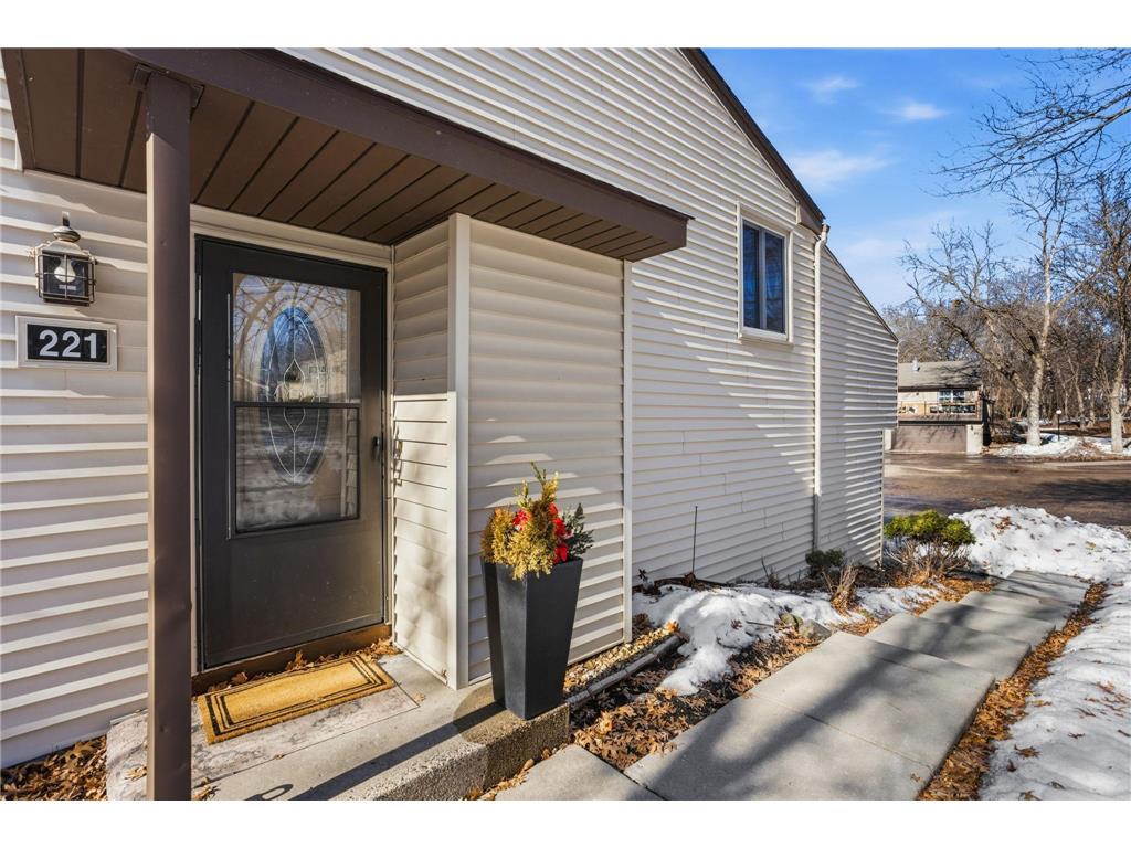 221 River Woods Lane Burnsville MN 55337 7011519 image1