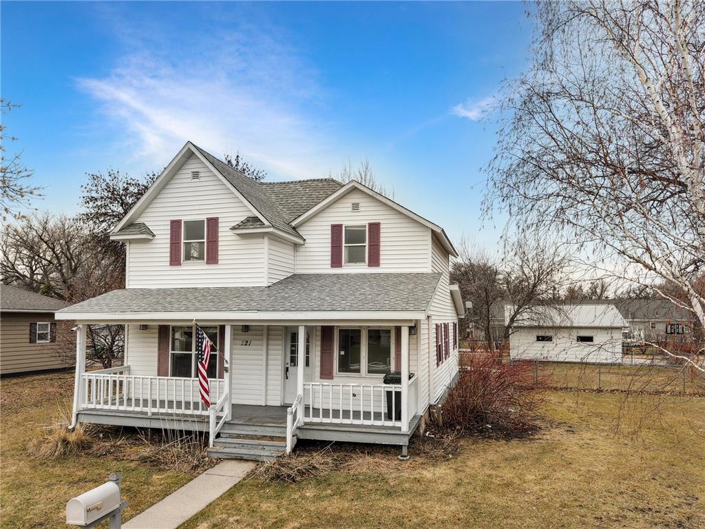 221 W Park Avenue Warren MN 56762 7058158 image1